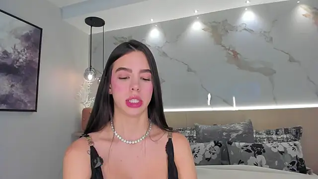 SolAvelar online show from June 7, 2026, 11:19 pm