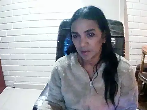 Snapshot of MiiaVelasquez chatting on October 15, 2025, 3:39 am MiiaVelasquez online show from October 15, 2025, 3:39 am
