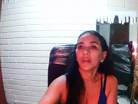 MiiaVelasquez online show from November 11, 2025, 4:01 am