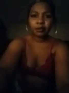 Snapshot of Ladiv33 chatting on November 13, 2025, 10:41 pm Ladiv33 online show from November 13, 2025, 10:41 pm