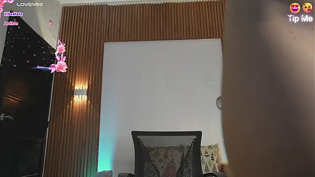 Roxybeautyy online show from October 17, 2025, 11:29 pm