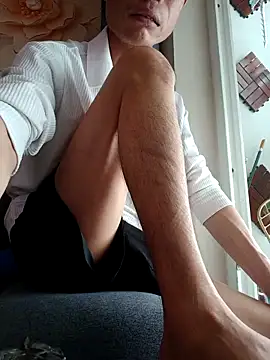 boyhi199x online show from November 5, 2025, 8:03 am