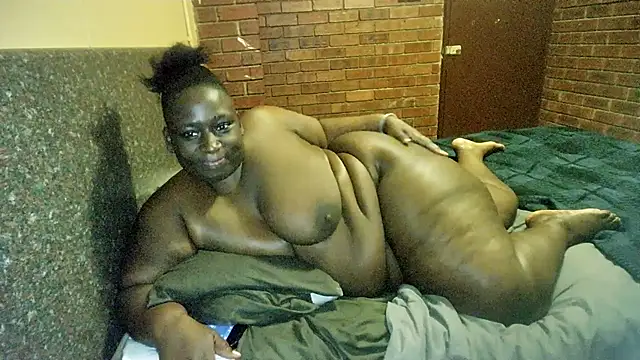 Snapshot of ASSQUEEN37Xx chatting on October 28, 2025, 5:04 pm ASSQUEEN37Xx online show from October 28, 2025, 5:04 pm