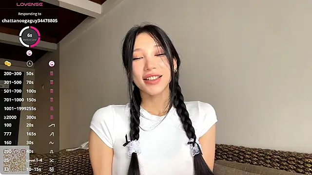 LezlieGreet online show from November 6, 2025, 4:13 am