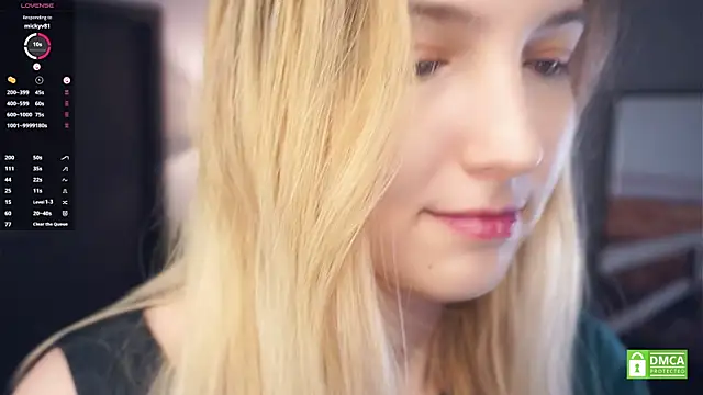 Snapshot of HongTomczak chatting on October 10, 2025, 8:13 am HongTomczak online show from October 10, 2025, 8:13 am