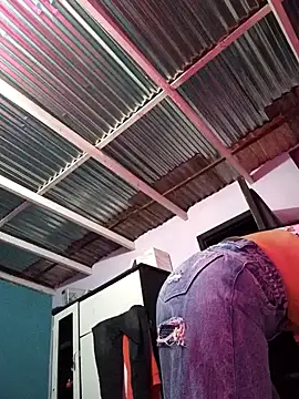 valentinarios  online show from October 27, 2025, 12:26 am