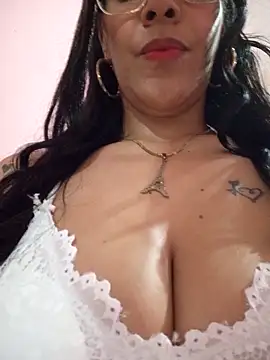 valentinarios  online show from November 15, 2025, 11:43 pm