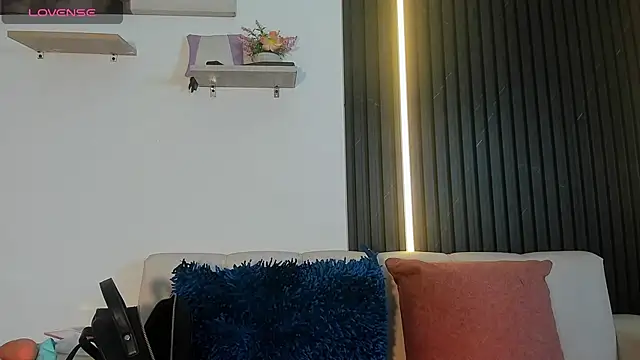 Mia Duarte1 online show from October 5, 2025, 12:25 pm