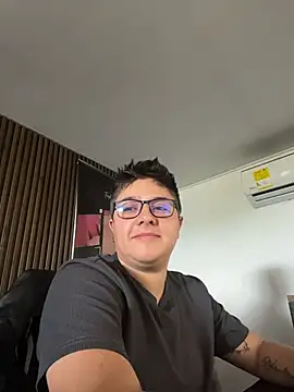 IanGilbert online show from November 5, 2025, 6:08 pm