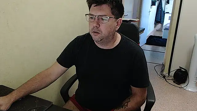 blueandwhite1 online show from October 1, 2025, 6:52 am