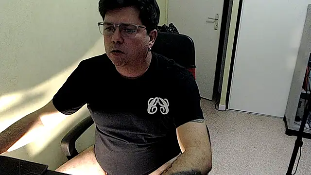 blueandwhite1 online show from December 2, 2025, 3:51 pm