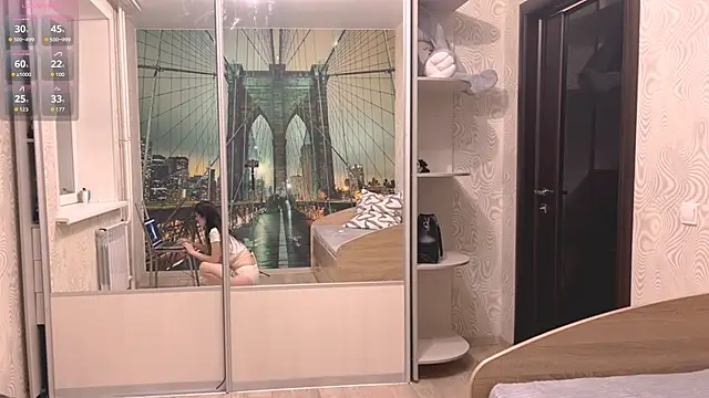 TianaWidell online show from November 3, 2025, 1:23 pm