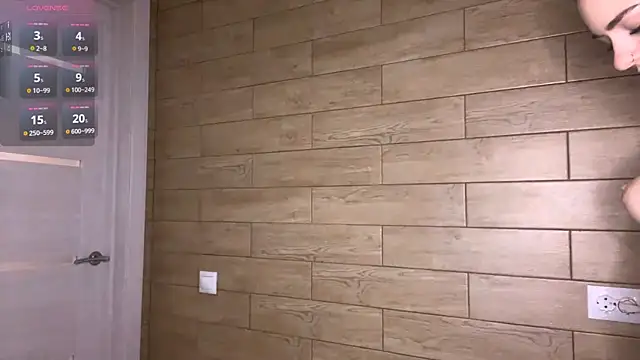 TianaWidell online show from December 15, 2025, 12:09 pm