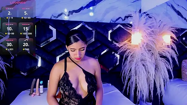 Zoe-Johnson  online show from January 12, 2026, 9:31 pm