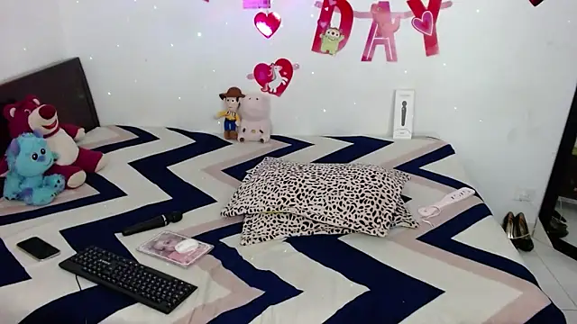 Zoe small online show from February 26, 2026, 10:14 am