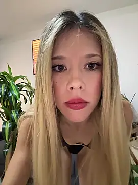 LunarAngel  online show from April 6, 2026, 7:09 am