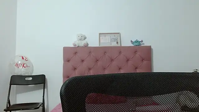 Sara f W online show from December 17, 2025, 1:22 am