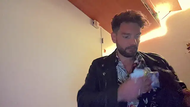 SweetBoyToy online show from September 18, 2025, 3:52 am