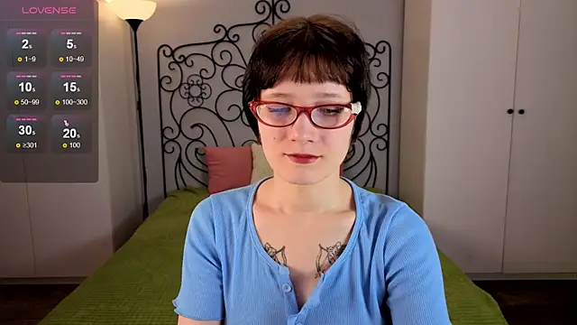 oliviafairy1 online show from October 20, 2025, 5:02 pm