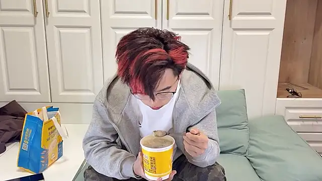 Snapshot of STxuguanhan chatting on October 22, 2025, 8:14 am STxuguanhan online show from October 22, 2025, 8:14 am