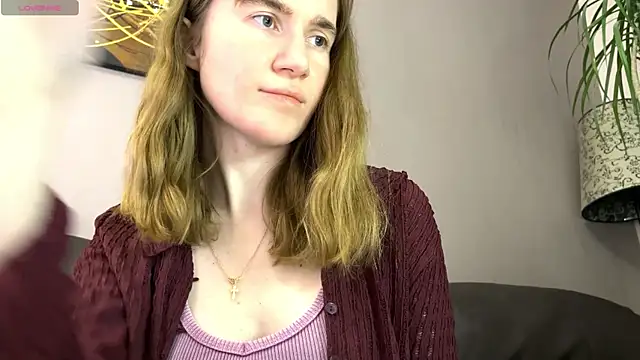 velina   online show from October 5, 2025, 8:29 pm