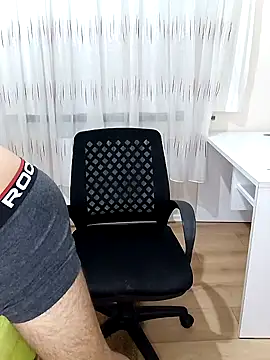 Ozi1910 online show from October 6, 2025, 7:55 pm