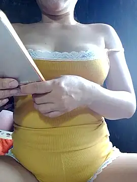 YuchengLy online show from October 13, 2025, 4:01 am