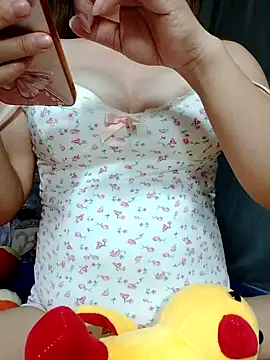 YuchengLy online show from October 21, 2025, 1:45 pm