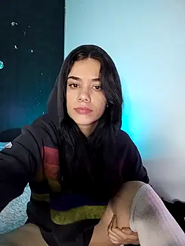 emmii cute online show from October 8, 2025, 6:00 am