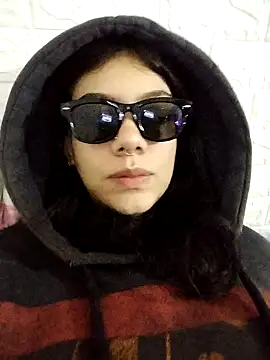 emmii cute online show from October 23, 2025, 5:23 pm