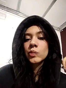 emmii cute online show from October 26, 2025, 11:53 pm