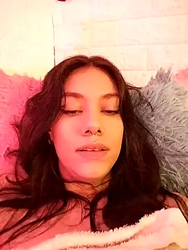 emmii cute online show from November 5, 2025, 10:21 pm