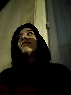 emmii cute online show from November 8, 2025, 4:34 am