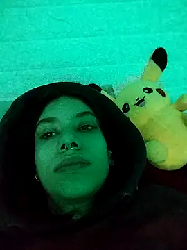 emmii cute online show from November 13, 2025, 1:26 am