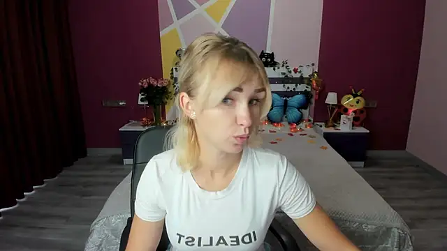 MeryMidnight online show from October 10, 2025, 6:01 am