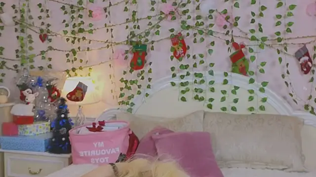 Snapshot of Sonia_Meow chatting on December 21, 2025, 6:31 am Sonia Meow online show from December 21, 2025, 6:31 am