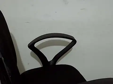 Snapshot of Mon-Luv chatting on February 20, 2026, 8:31 pm Mon-Luv online show from February 20, 2026, 8:31 pm