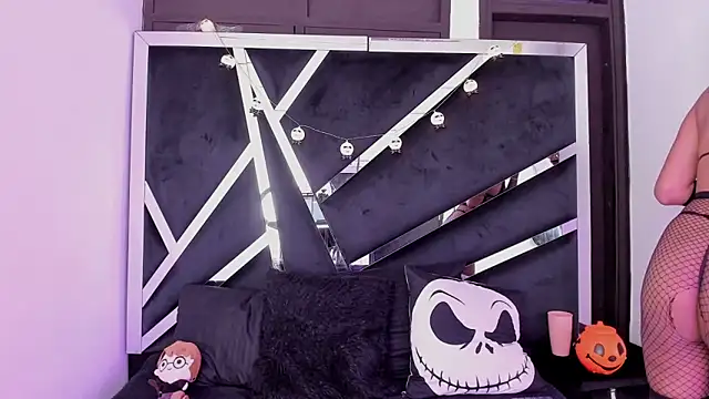 natsumiht online show from October 28, 2025, 5:11 am