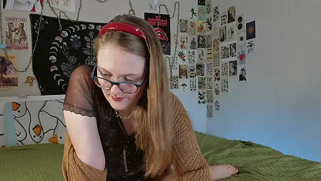 WonderConnie1 online show from September 29, 2025, 6:02 pm