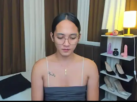 Snapshot of URHottestAngel chatting on October 2, 2025, 5:31 pm URHottestAngel online show from October 2, 2025, 5:31 pm