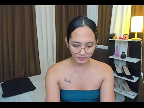 Snapshot of URHottestAngel chatting on October 8, 2025, 5:16 am URHottestAngel online show from October 8, 2025, 5:16 am