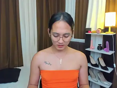 Snapshot of URHottestAngel chatting on October 8, 2025, 5:21 pm URHottestAngel online show from October 8, 2025, 5:21 pm