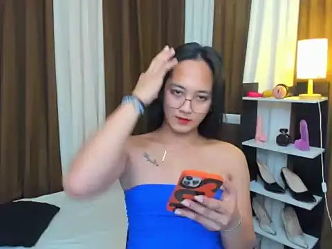 Snapshot of URHottestAngel chatting on October 9, 2025, 5:11 pm URHottestAngel online show from October 9, 2025, 5:11 pm