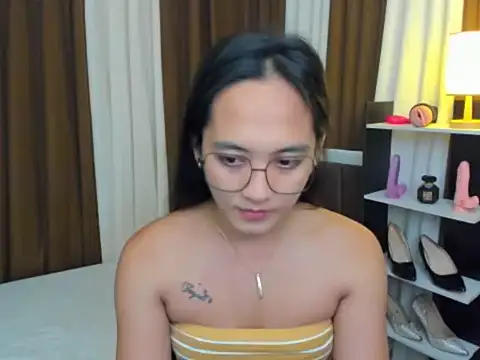 Snapshot of URHottestAngel chatting on October 20, 2025, 12:16 pm URHottestAngel online show from October 20, 2025, 12:16 pm