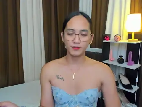 Snapshot of URHottestAngel chatting on October 22, 2025, 12:38 pm URHottestAngel online show from October 22, 2025, 12:38 pm