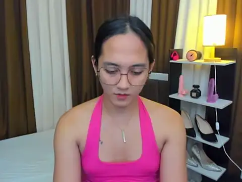 Snapshot of URHottestAngel chatting on October 23, 2025, 12:37 pm URHottestAngel online show from October 23, 2025, 12:37 pm