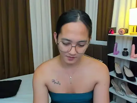 Snapshot of URHottestAngel chatting on October 24, 2025, 12:34 pm URHottestAngel online show from October 24, 2025, 12:34 pm