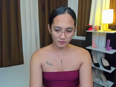 Snapshot of URHottestAngel chatting on October 27, 2025, 12:53 pm URHottestAngel online show from October 27, 2025, 12:53 pm