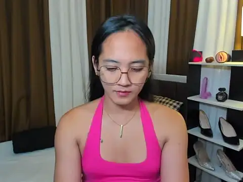 Snapshot of URHottestAngel chatting on November 6, 2025, 4:52 pm URHottestAngel online show from November 6, 2025, 4:52 pm