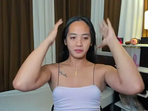 Snapshot of URHottestAngel chatting on November 9, 2025, 5:00 pm URHottestAngel online show from November 9, 2025, 5:00 pm